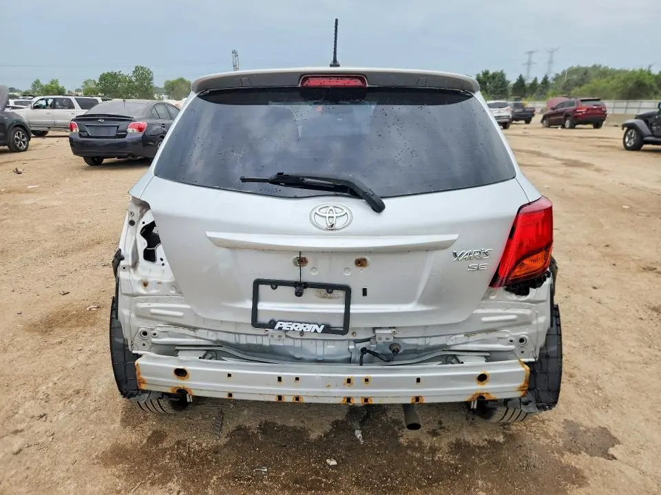 2015 TOYOTA YARIS 5-DOOR SE  