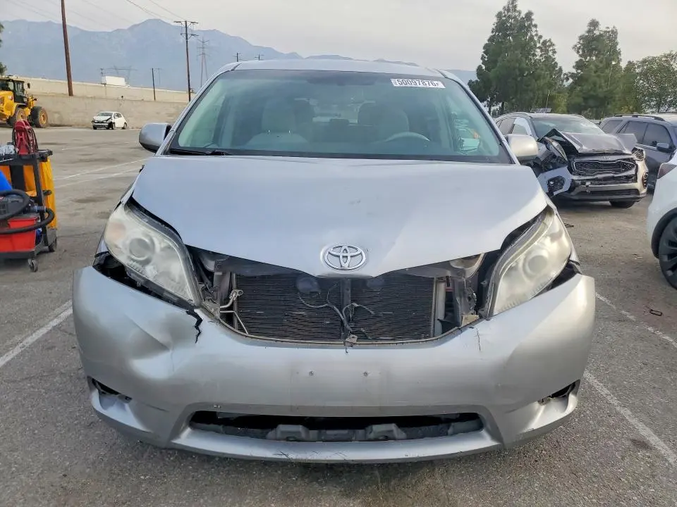 2011 TOYOTA SIENNA LE  