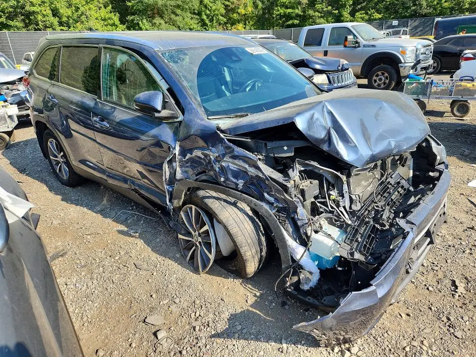 2019 TOYOTA HIGHLANDER XLE  