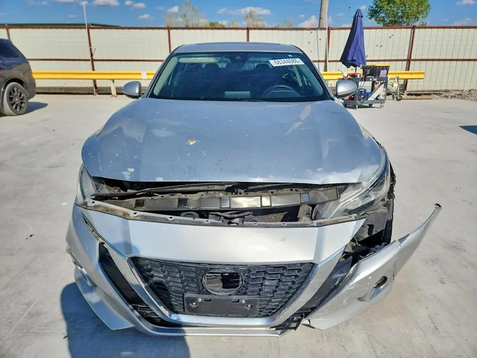 2019 NISSAN ALTIMA SV  