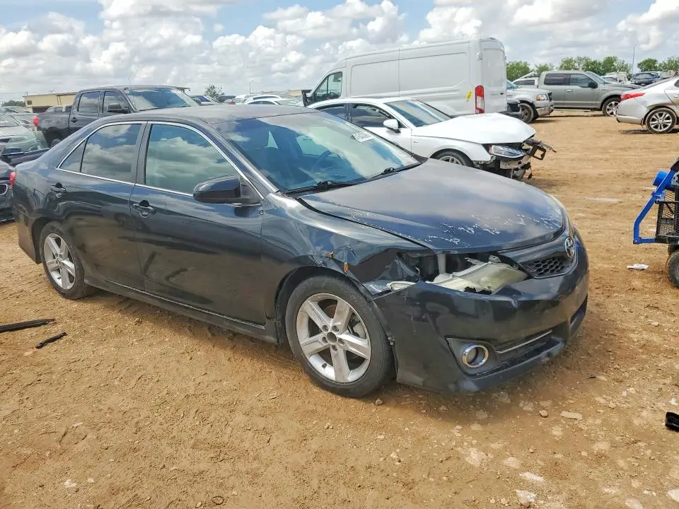 2014 TOYOTA CAMRY SE  