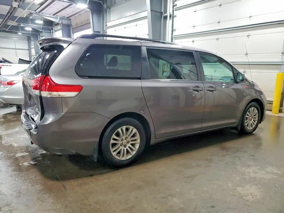 2011 TOYOTA SIENNA XLE 8-PASSENGER  