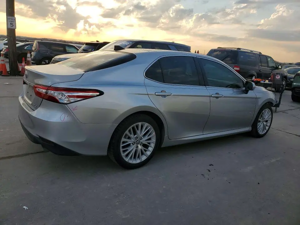 2019 TOYOTA CAMRY XLE  