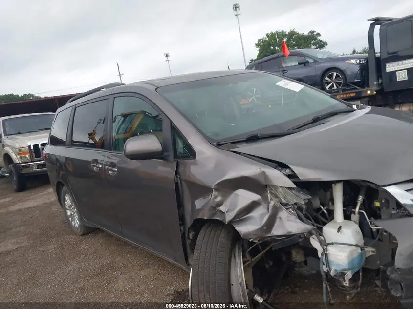 2017 TOYOTA SIENNA XLE 8 PASSENGER