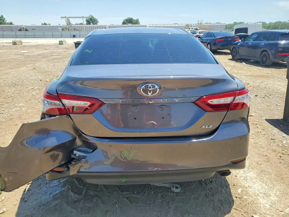 2018 TOYOTA CAMRY XLE  