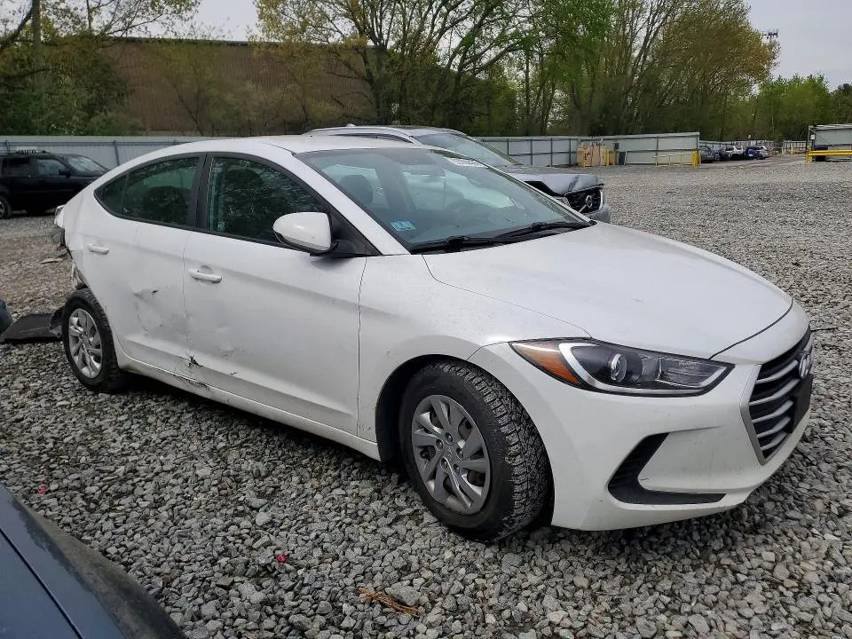 2018 HYUNDAI ELANTRA SE  