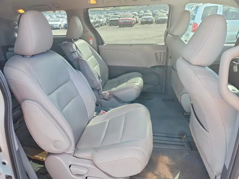 2015 TOYOTA SIENNA XLE 8-PASSENGER  