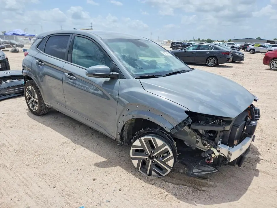2023 HYUNDAI KONA SE  