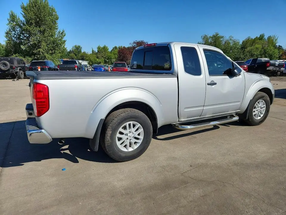 2017 NISSAN FRONTIER SV  