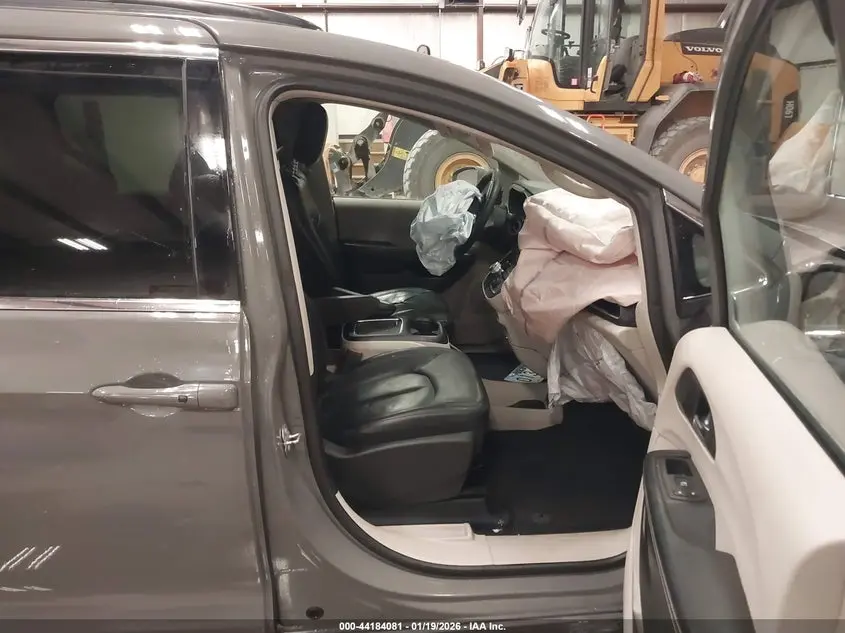 2022 CHRYSLER PACIFICA TOURING L