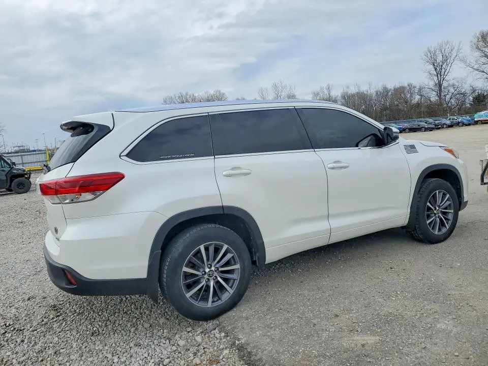 2018 TOYOTA HIGHLANDER XLE  