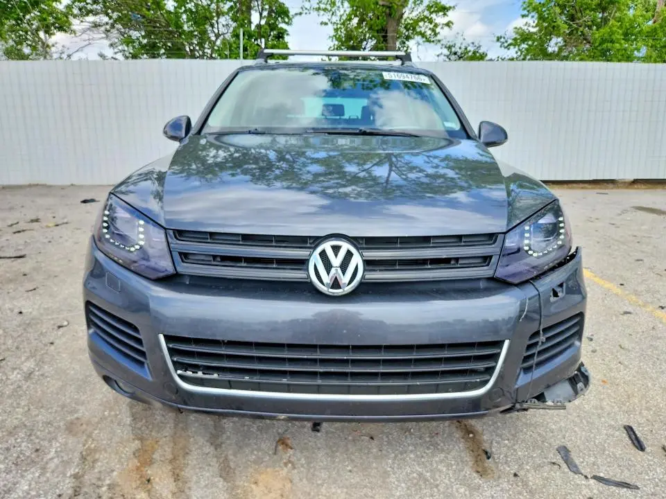 2014 VOLKSWAGEN TOUAREG V6  