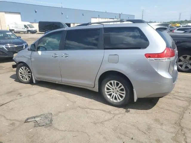 2013 TOYOTA SIENNA XLE  