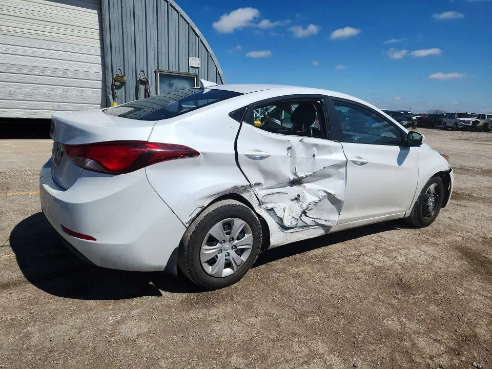 2016 HYUNDAI ELANTRA SE  