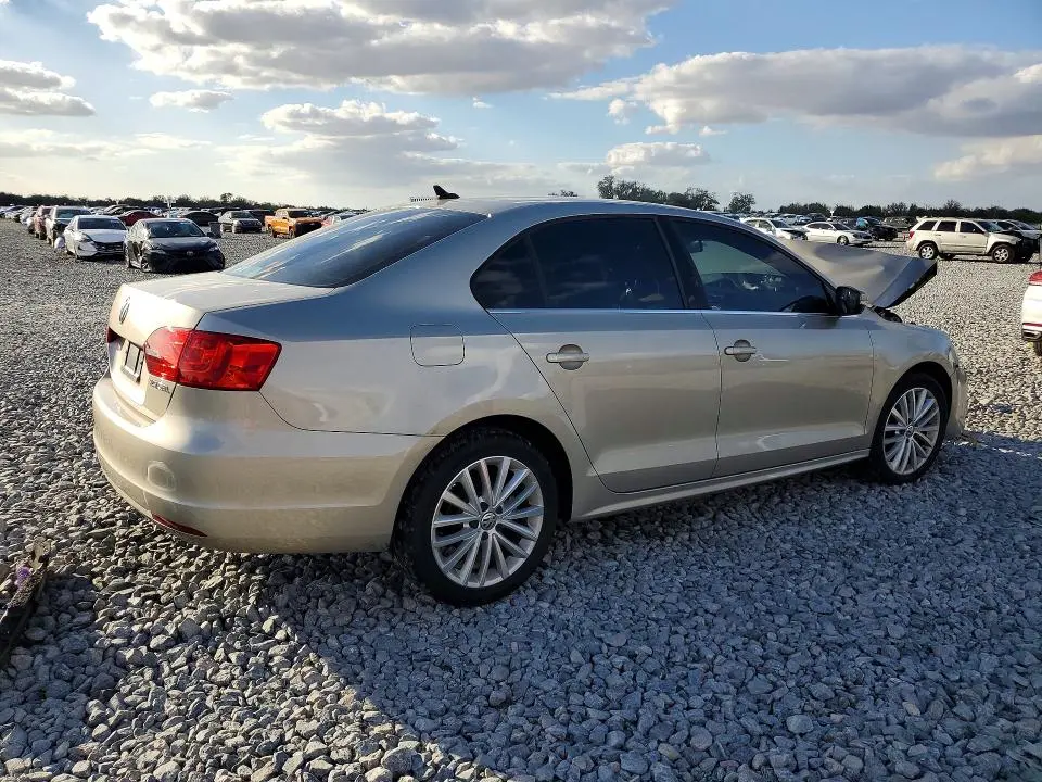 2013 VOLKSWAGEN JETTA SEL  