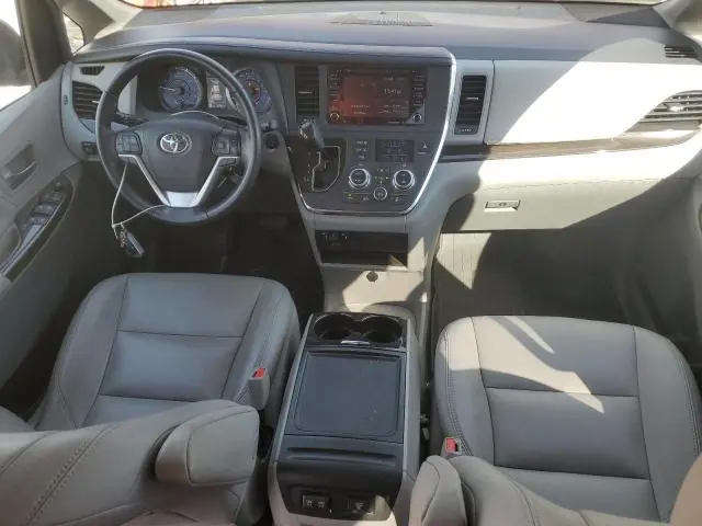 2018 TOYOTA SIENNA XLE