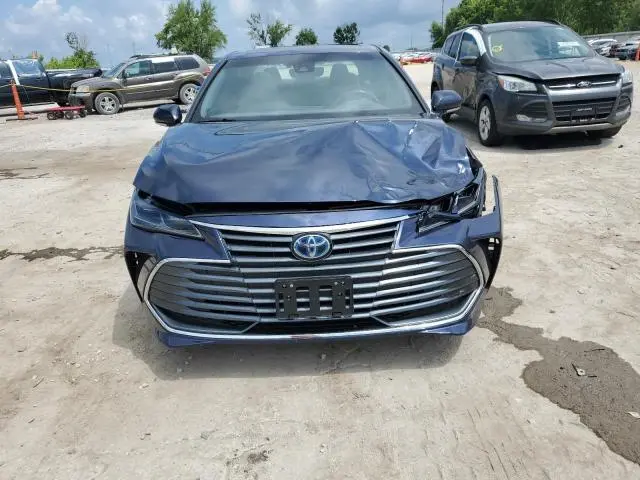 2019 TOYOTA AVALON XLE  