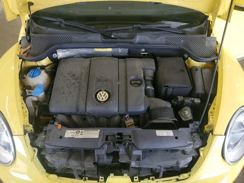 2013 VOLKSWAGEN BEETLE   