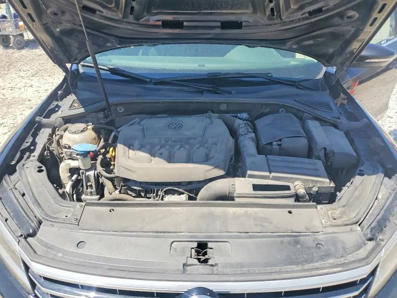 2018 VOLKSWAGEN PASSAT SE  