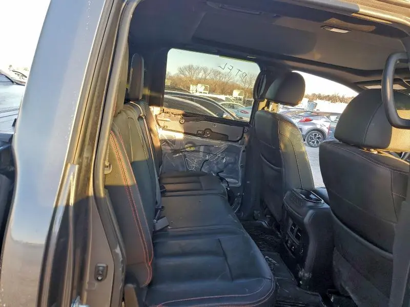 2024 NISSAN TITAN PRO-4X  