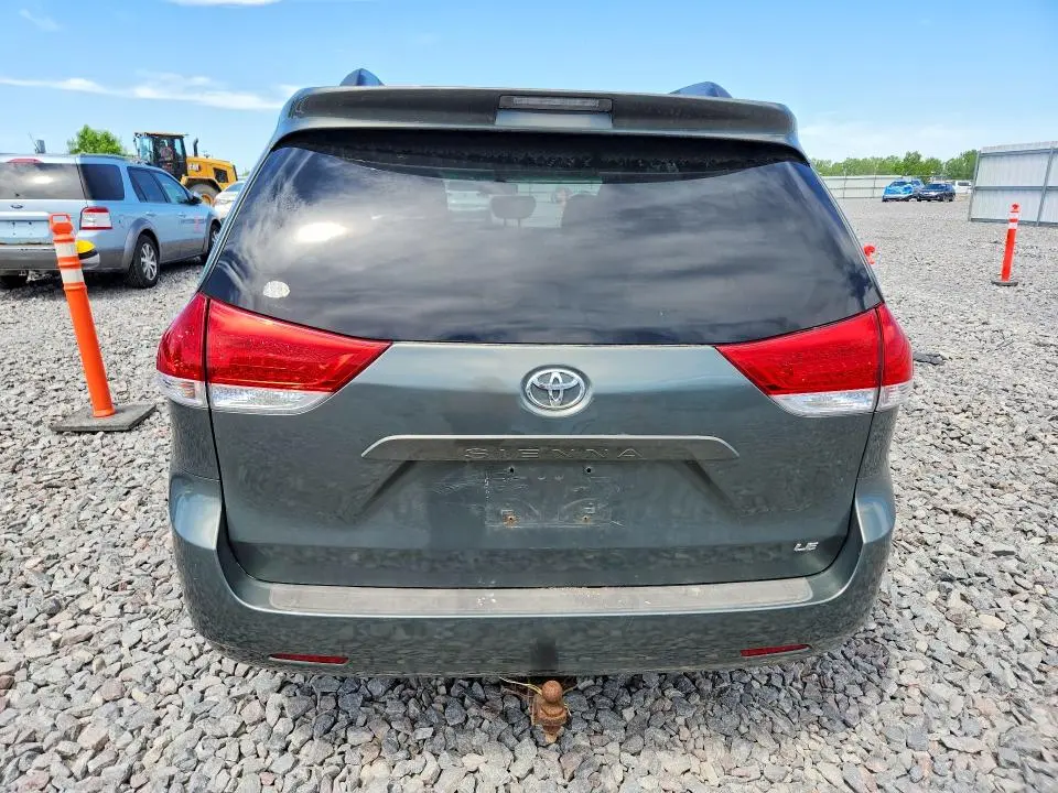 2011 TOYOTA SIENNA LE  
