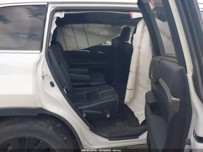 2017 TOYOTA HIGHLANDER SE