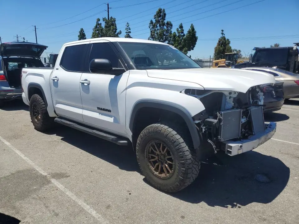 2023 TOYOTA TUNDRA SR5  