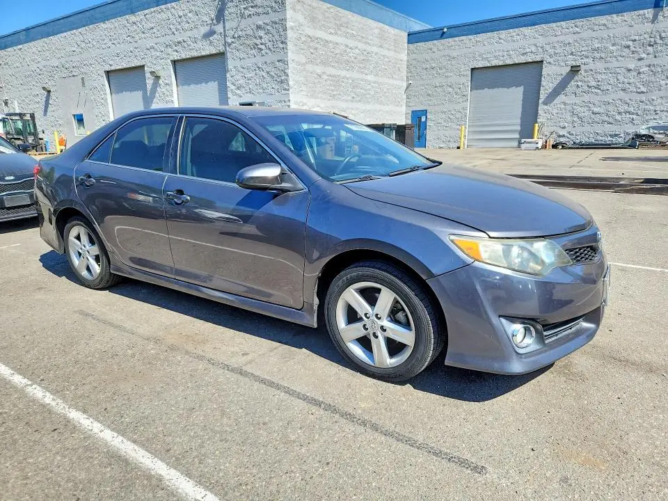 2014 TOYOTA CAMRY SE  