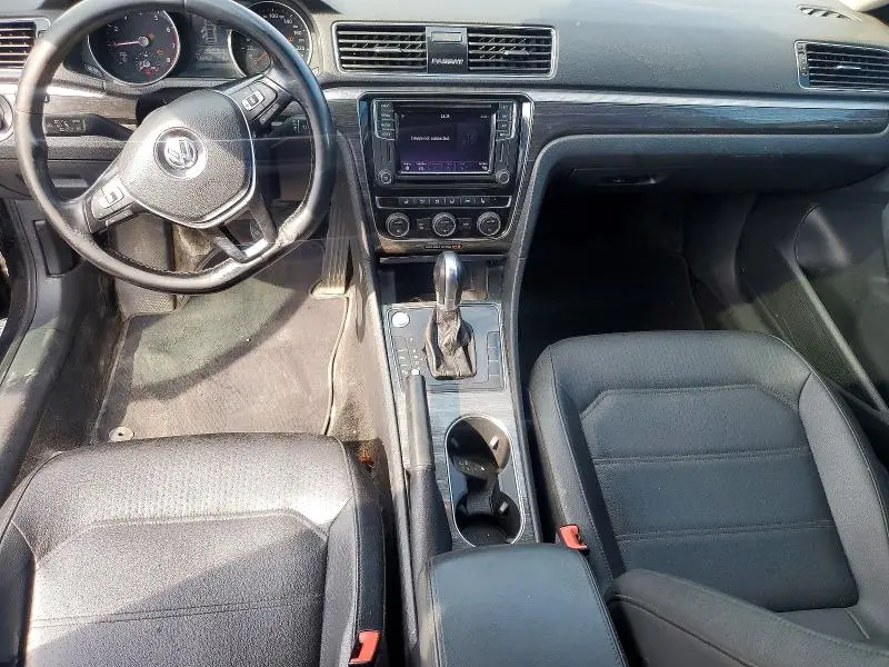 2018 VOLKSWAGEN PASSAT SE  
