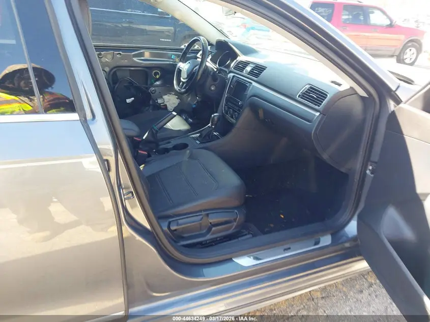 2017 VOLKSWAGEN PASSAT 1.8T R-LINE