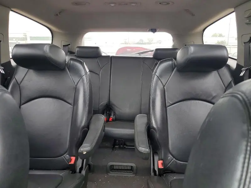 2011 CHEVROLET TRAVERSE LT  