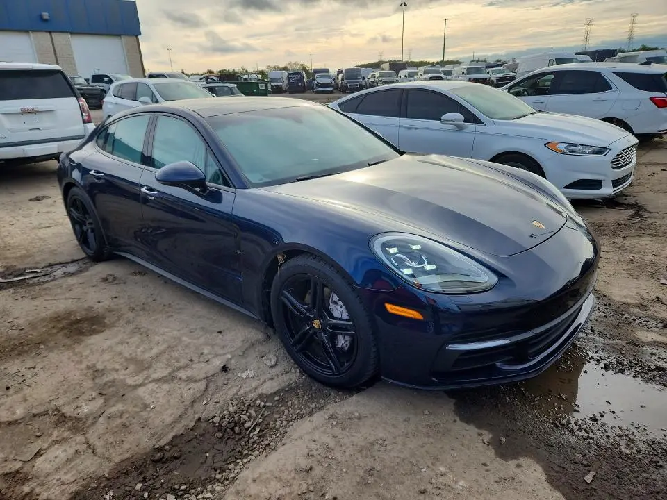 2018 PORSCHE PANAMERA 4  