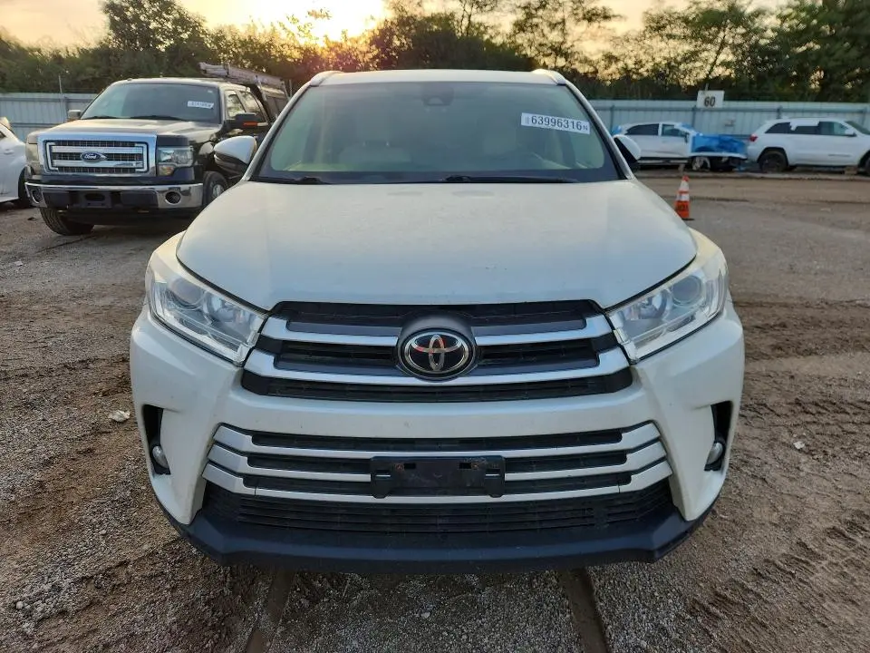 2017 TOYOTA HIGHLANDER XLE  