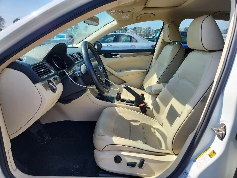 2018 VOLKSWAGEN PASSAT SE  