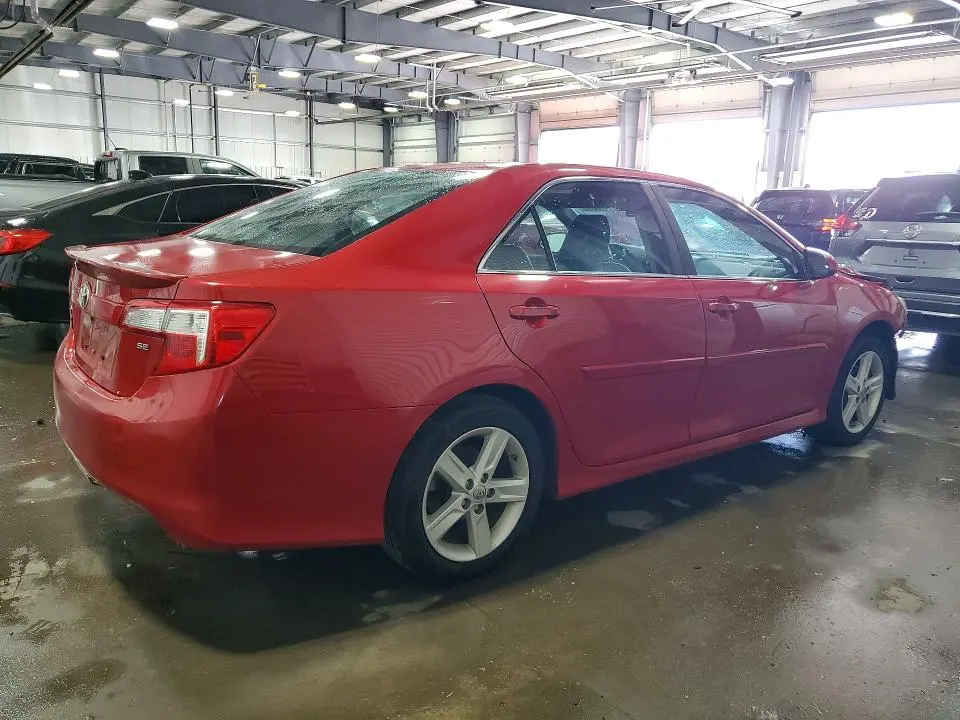 2014 TOYOTA CAMRY SE  