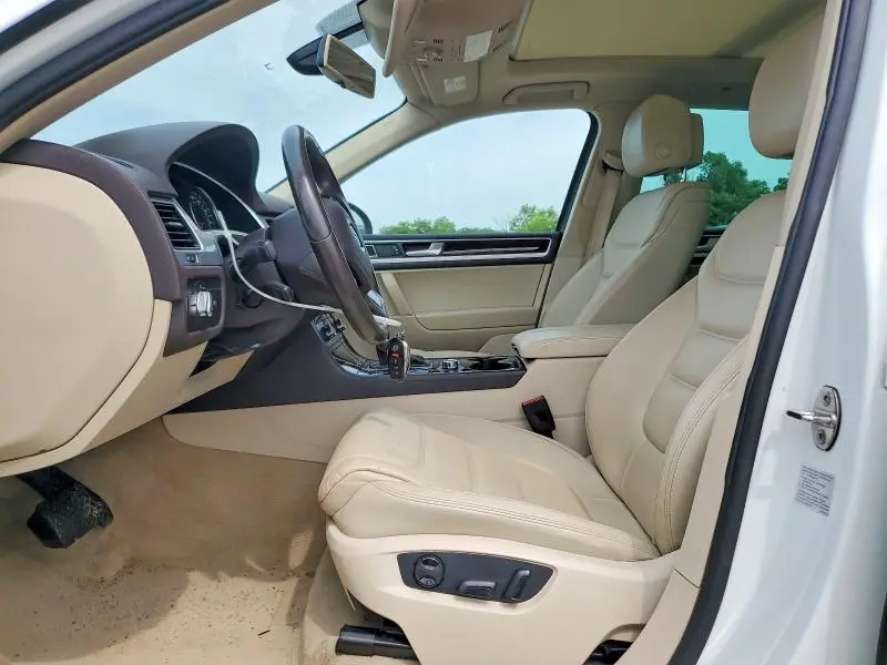 2013 VOLKSWAGEN TOUAREG V6  