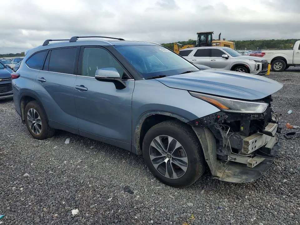 2021 TOYOTA HIGHLANDER XLE  