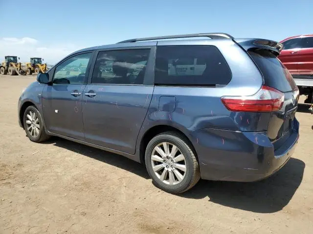 2017 TOYOTA SIENNA XLE  