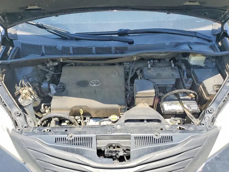 2016 TOYOTA SIENNA XLE 8-PASSENGER  