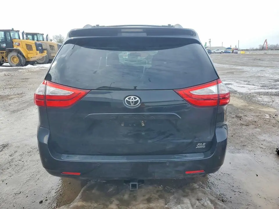 2017 TOYOTA SIENNA XLE PREMIUM 7-PASSENGER  