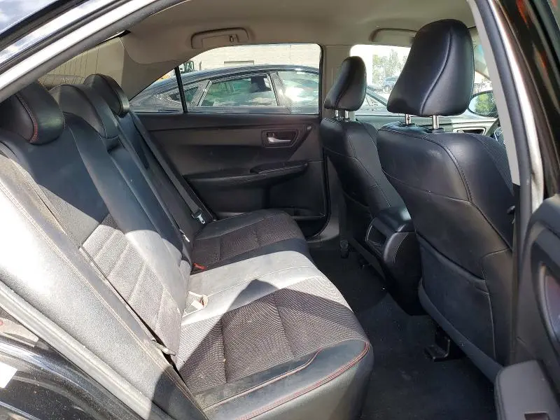 2016 TOYOTA CAMRY SE  