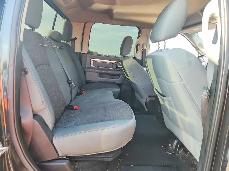 2015 RAM 1500 SLT  