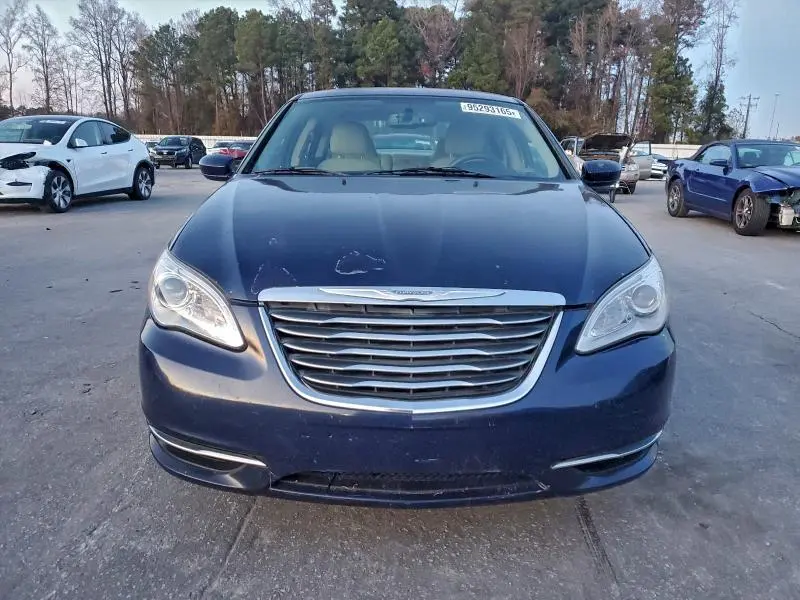 2013 CHRYSLER 200 LX  