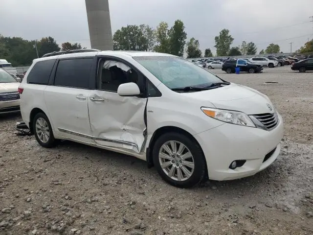 2017 TOYOTA SIENNA XLE  