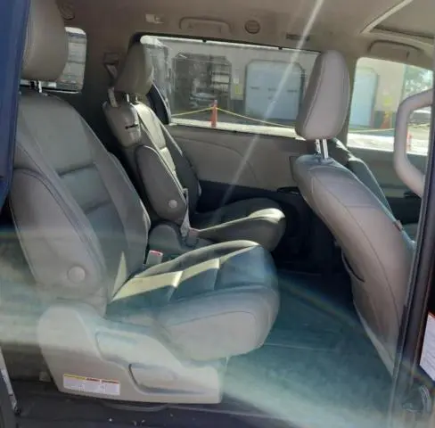 2019 TOYOTA SIENNA XLE  