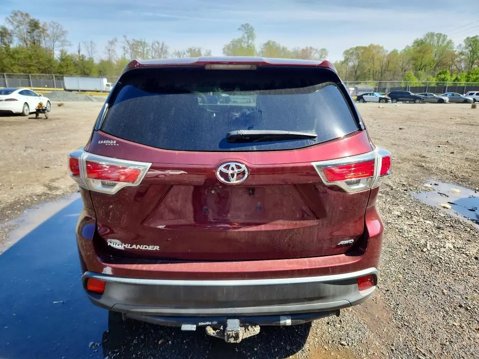 2016 TOYOTA HIGHLANDER LE  