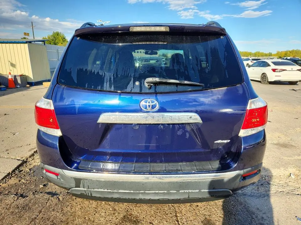 2012 TOYOTA HIGHLANDER SE  