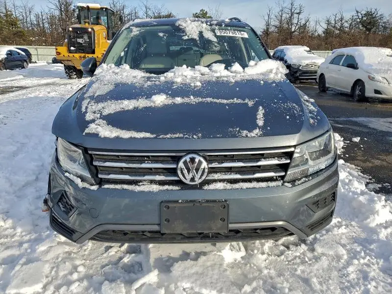 2021 VOLKSWAGEN TIGUAN SE  