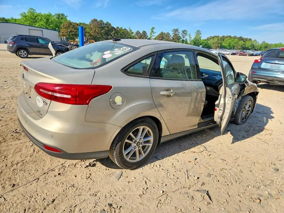 2015 FORD FOCUS SE  