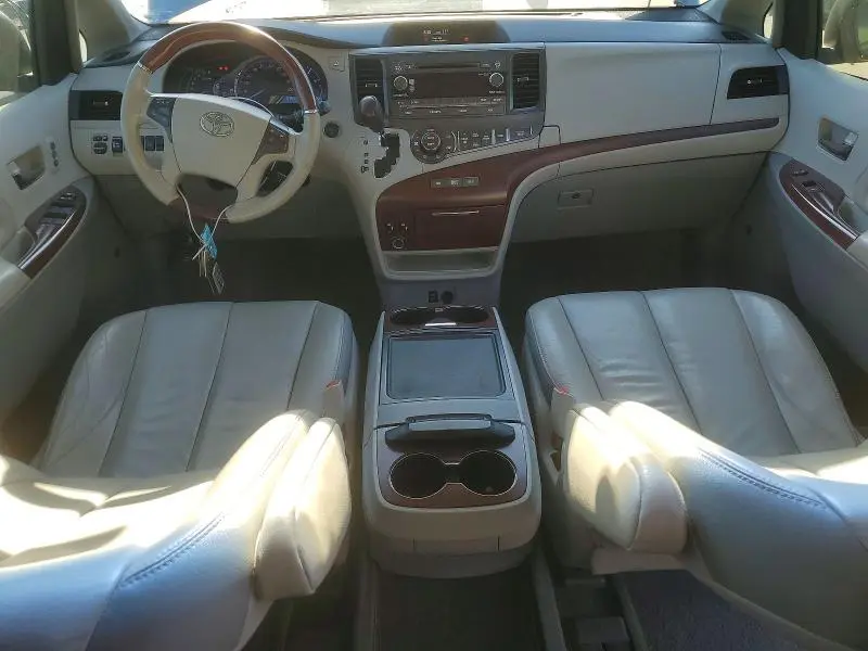 2014 TOYOTA SIENNA LIMITED 7-PASSENGER  